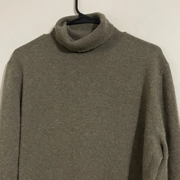 Nili Lotan cashmere turtleneck sweater large - Picture 6 of 9